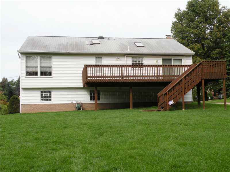 261 Rolshouse Road Pittsburgh, PA 15237 - Photo 4 of 16 Exterior Back.