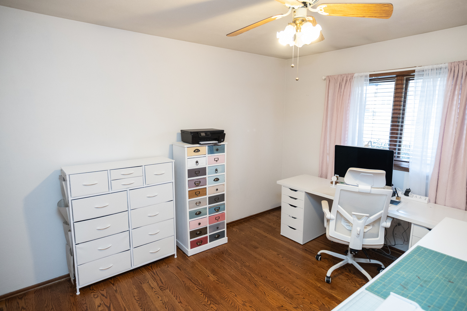1403 West Beach Road Waukegan, IL 60087 - Photo 22 of 59 a workspace with furniture