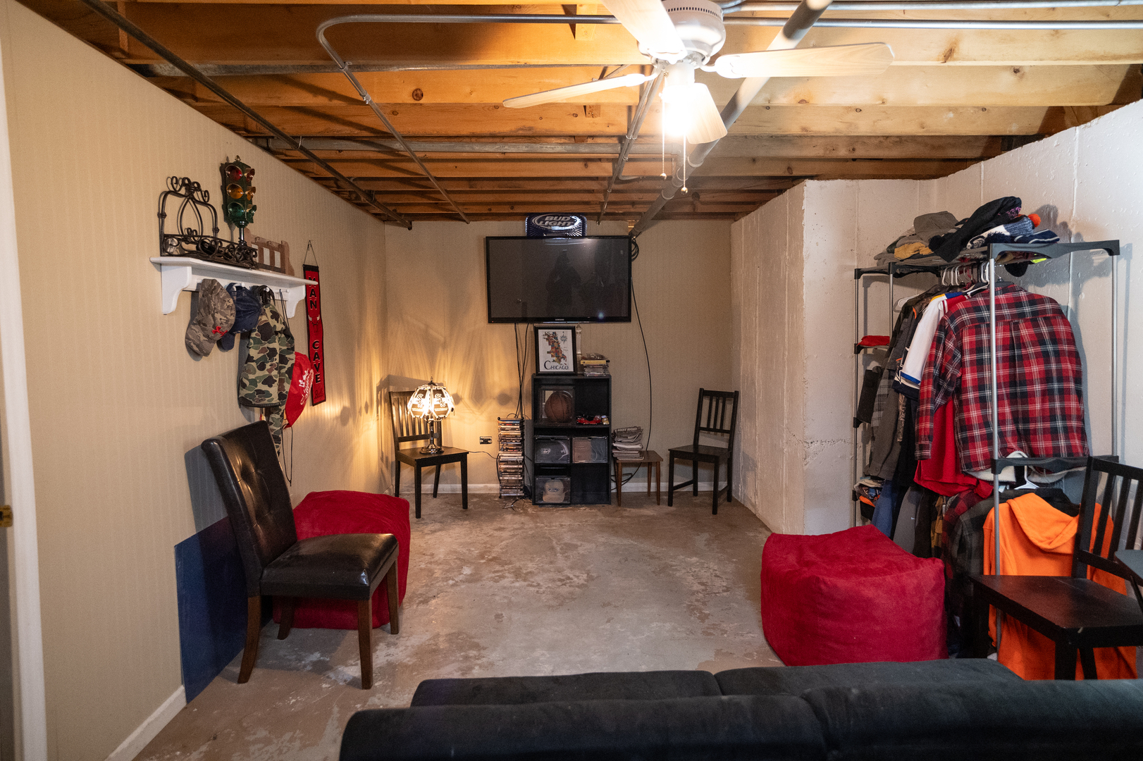 1403 West Beach Road Waukegan, IL 60087 - Photo 40 of 59 a living room with furniture