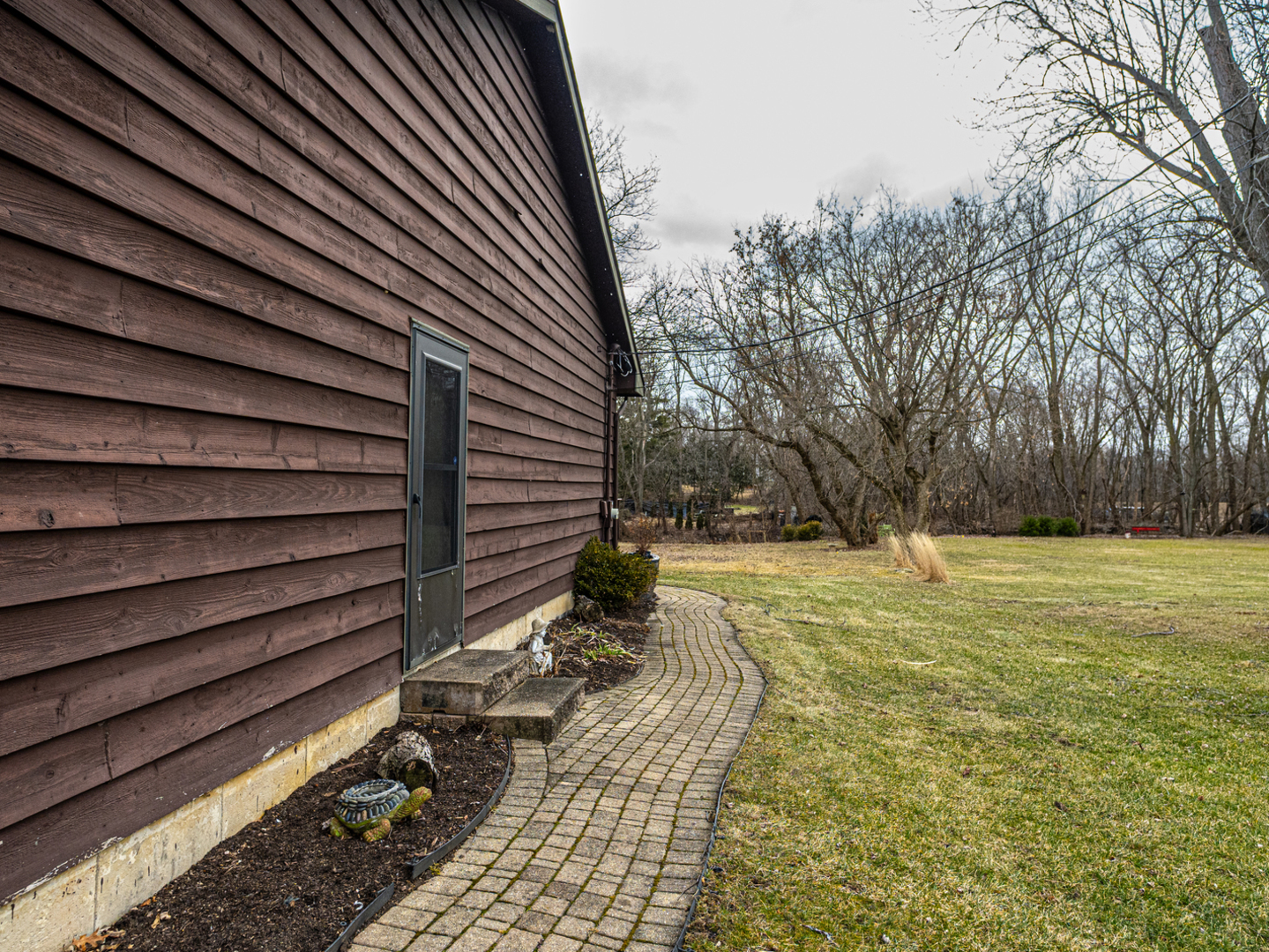 1403 West Beach Road Waukegan, IL 60087 - Photo 44 of 59 a view of a yard with wooden fence