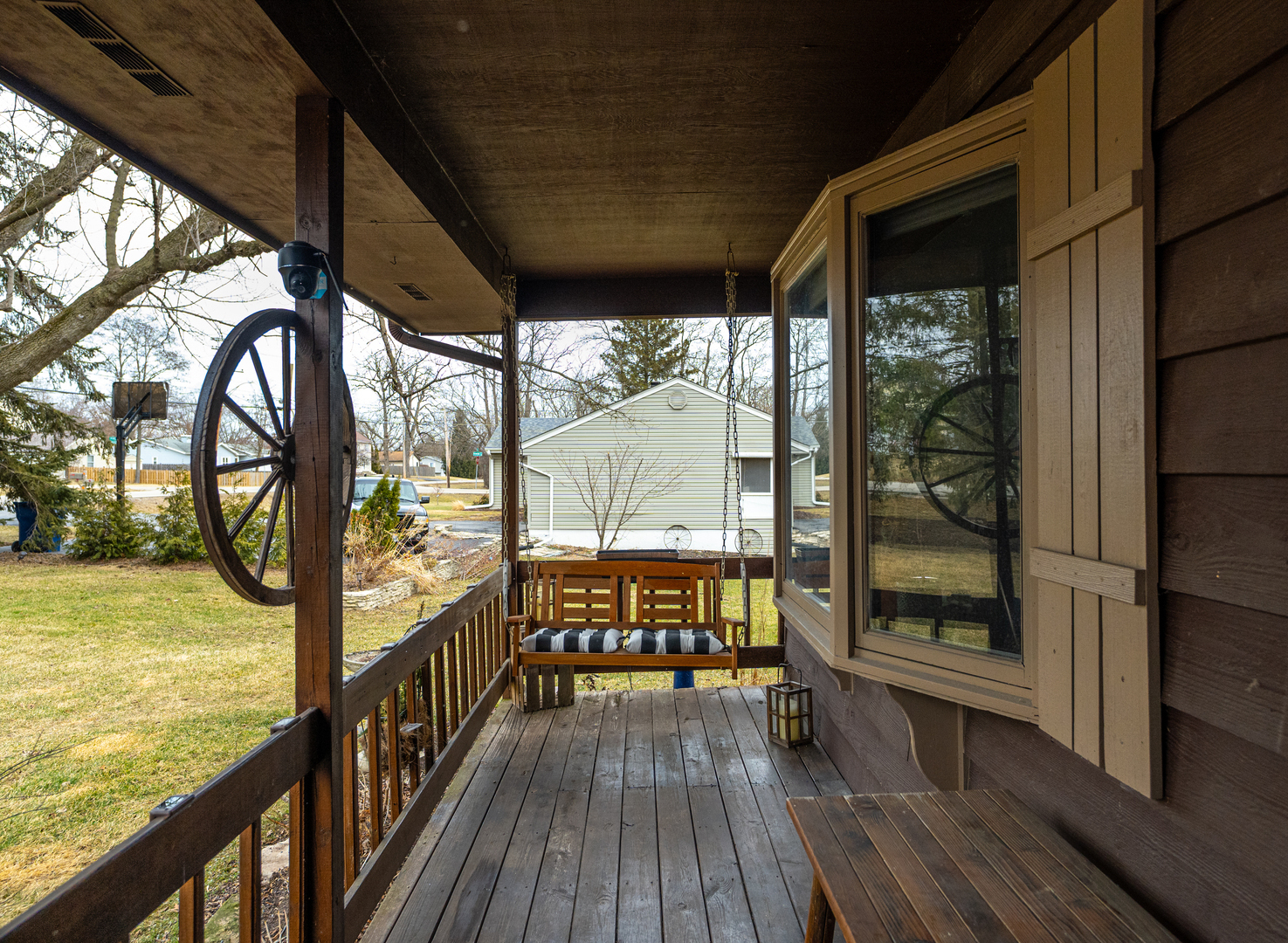 1403 West Beach Road Waukegan, IL 60087 - Photo 5 of 59 a view of railway station with sitting area