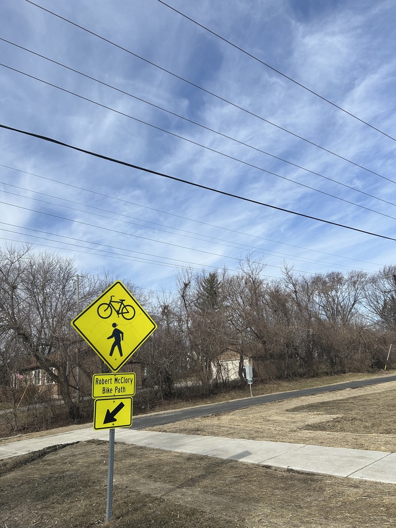 1403 West Beach Road Waukegan, IL 60087 - Photo 59 of 59 a view of a park with iron fence