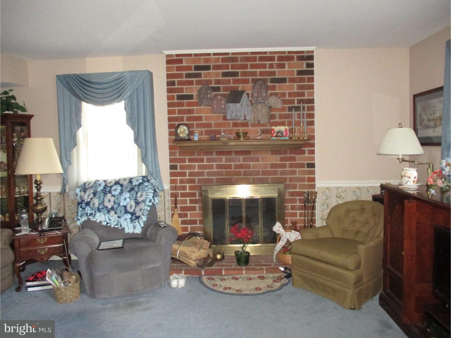3501 Walnut Ridge Drive Pottstown, PA 19464 - Photo 3 of 25 Living Room
