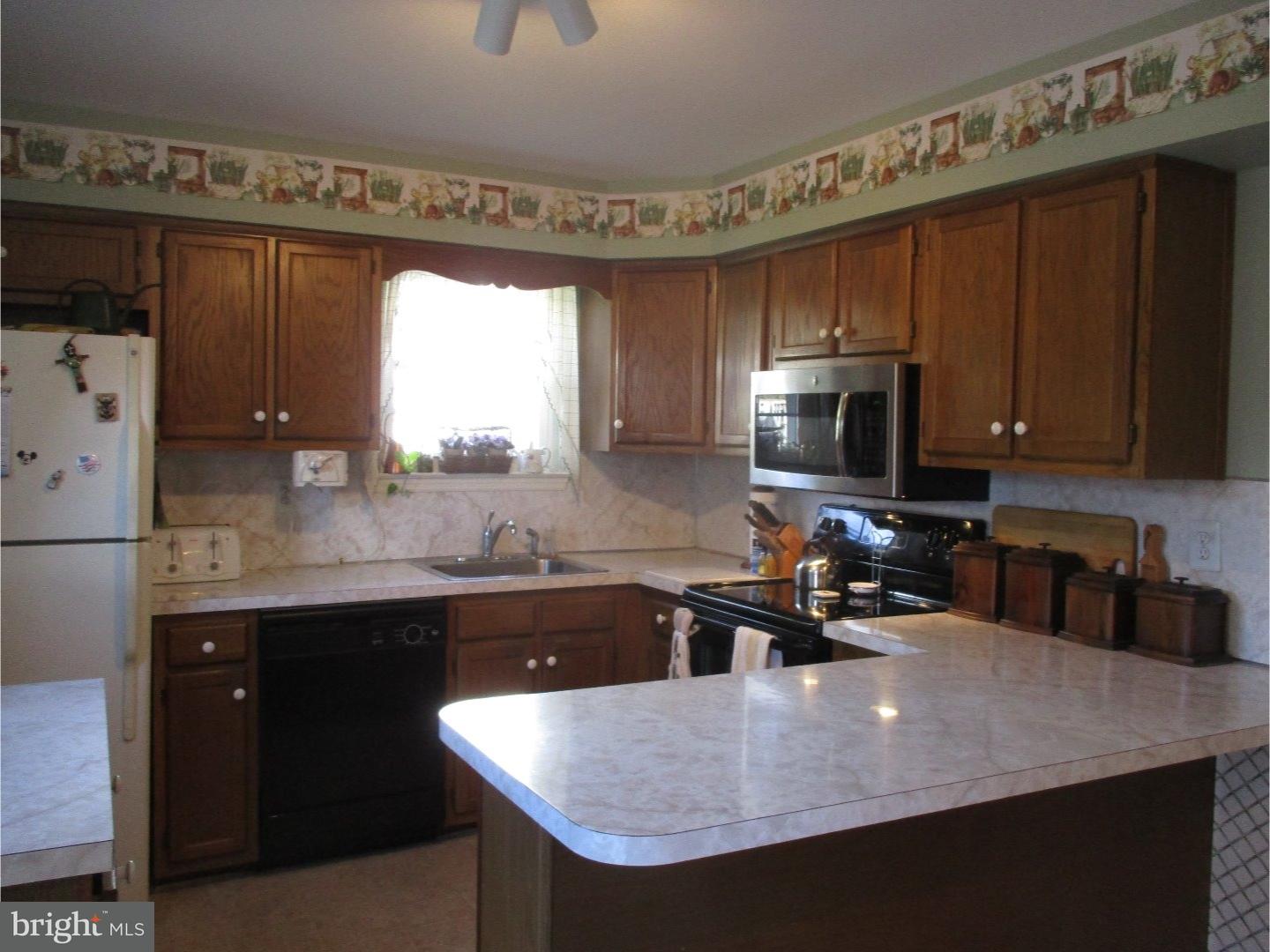 3501 Walnut Ridge Drive Pottstown, PA 19464 - Photo 9 of 25 Kitchen