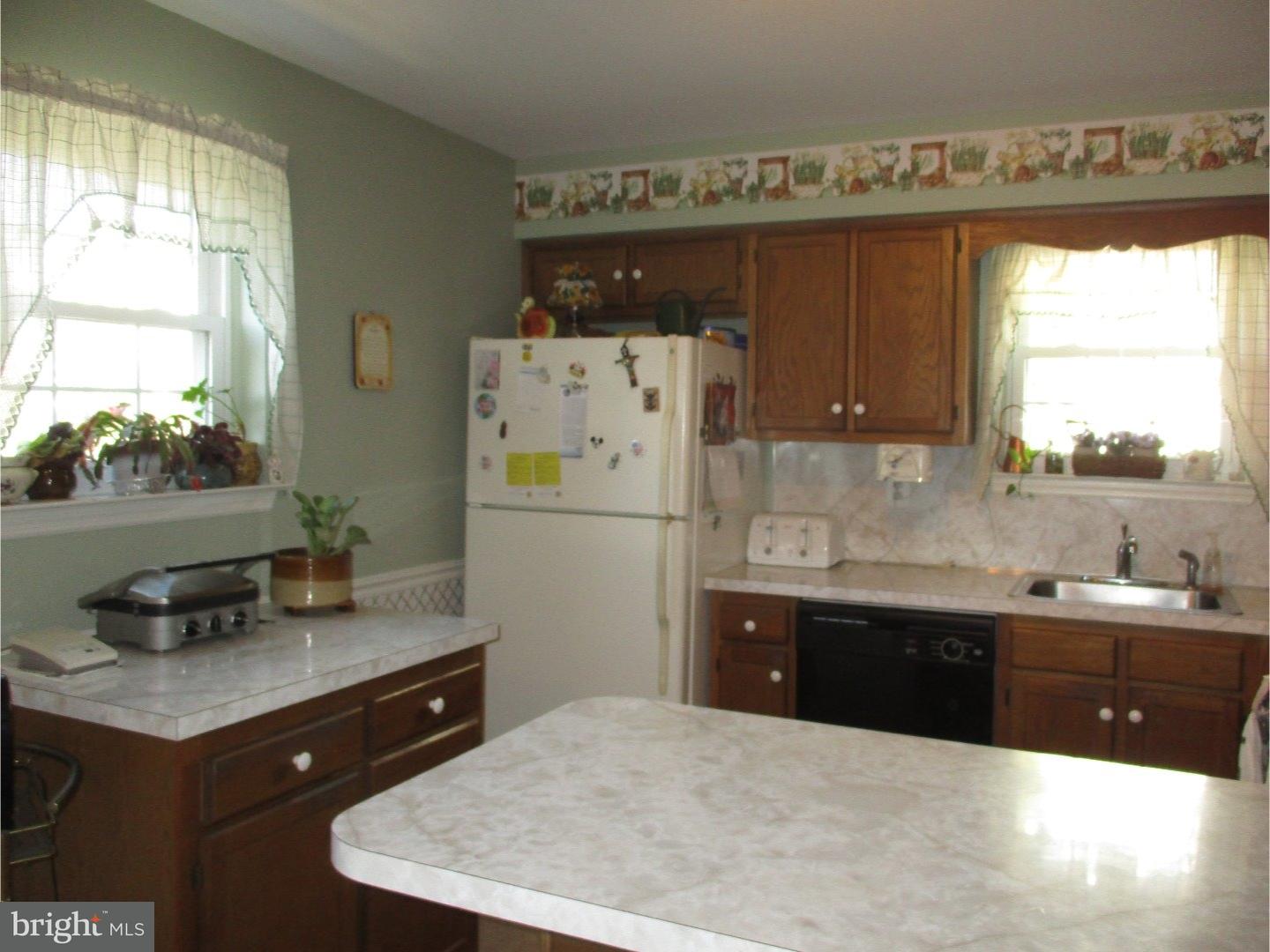 3501 Walnut Ridge Drive Pottstown, PA 19464 - Photo 10 of 25 Kitchen