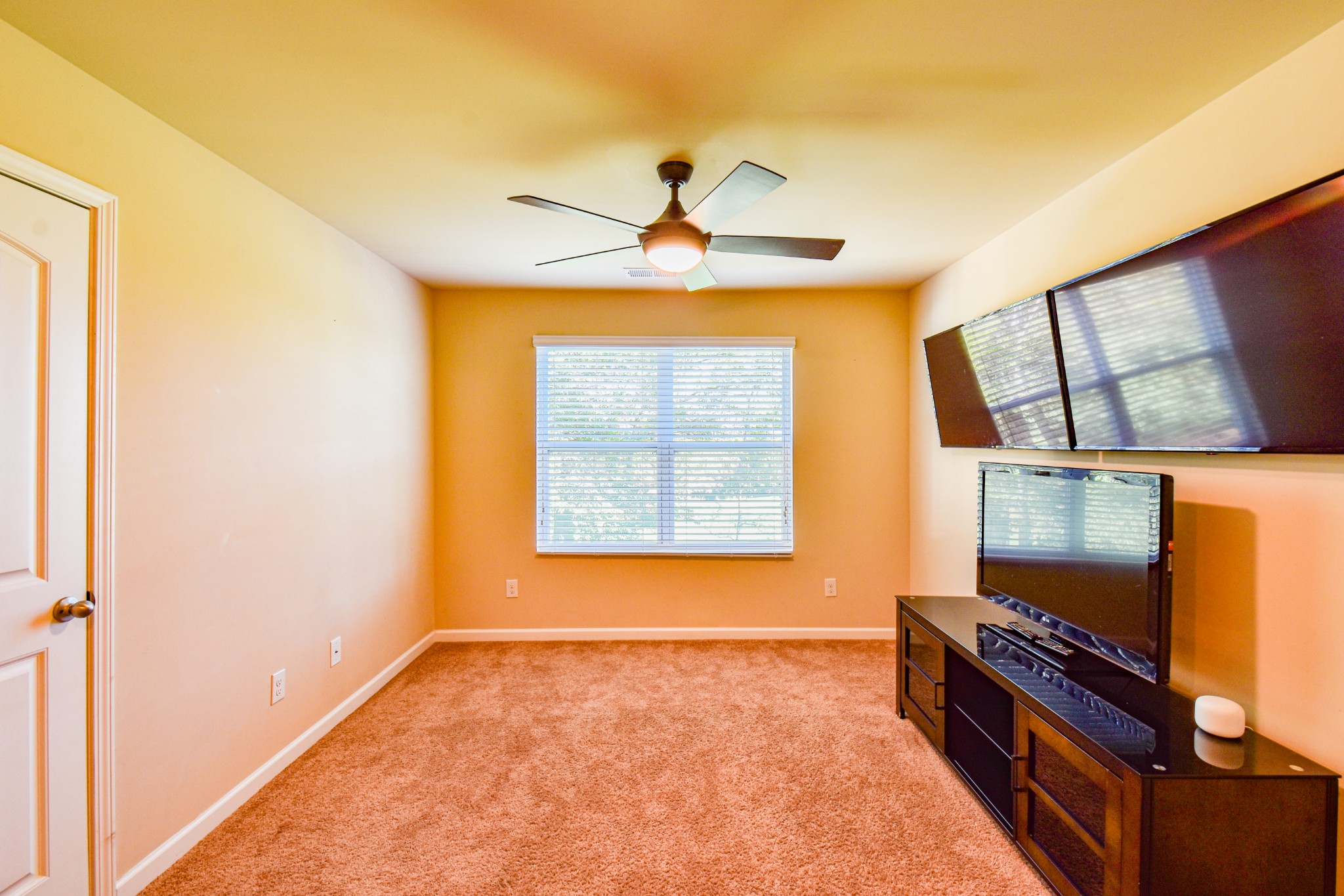 742 Prominence Road Columbia, TN 38401 - Photo 29 of 33 a very nice looking room with a piano