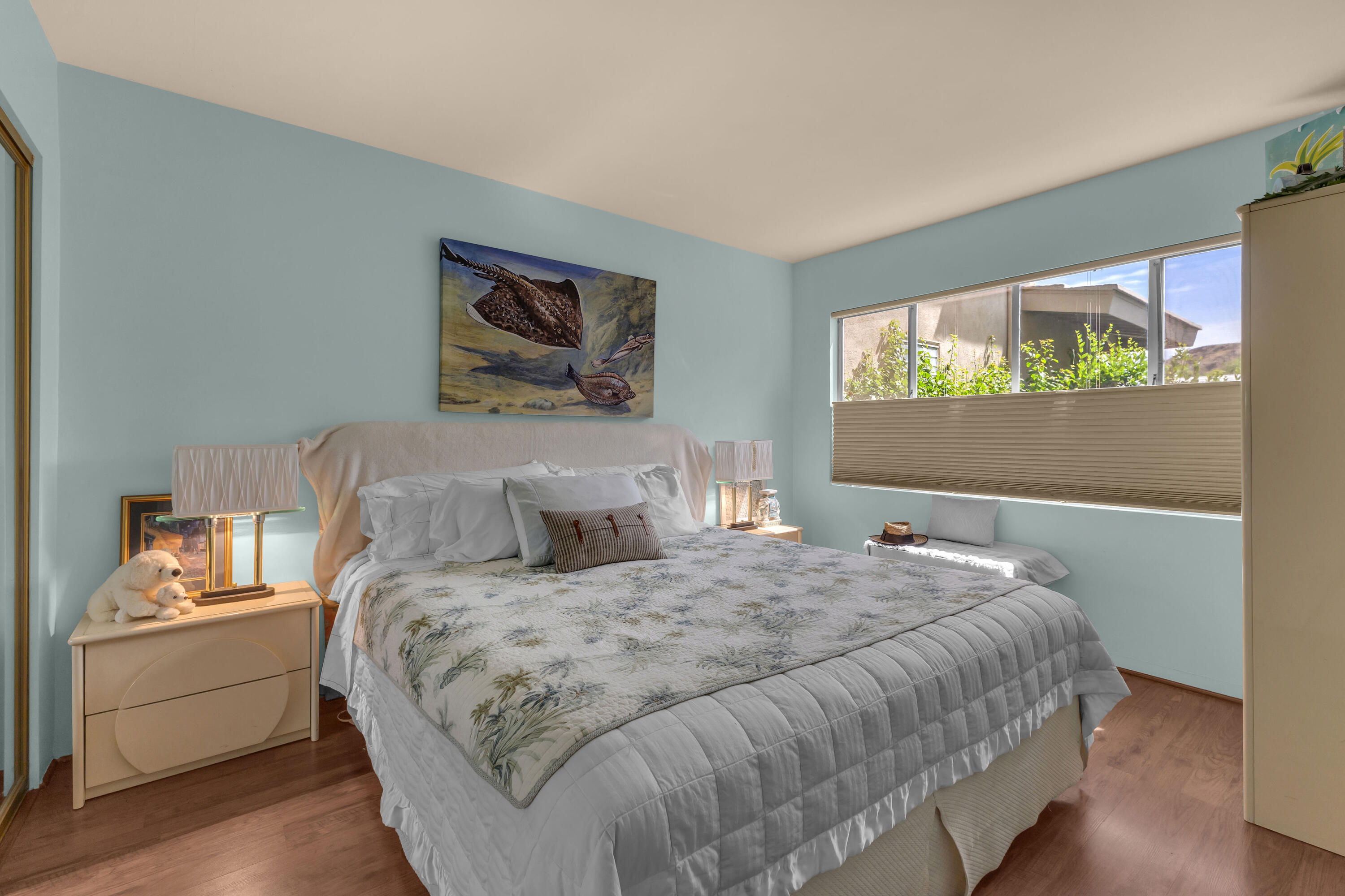 69850 Hwy 111 Rancho Mirage Ca, Unit 14 Rancho Mirage, CA 92270 - Photo 28 of 56 a bedroom with a bed and a painting on the wall