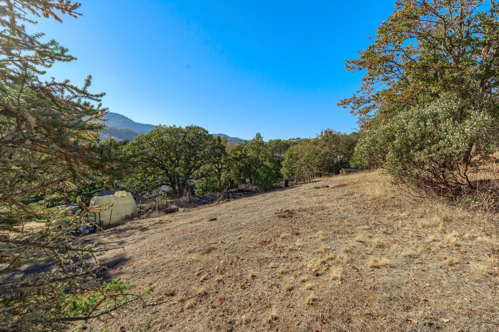 6388 Old Stage Road Central Point, OR 97502 - Photo 47 of 63 49