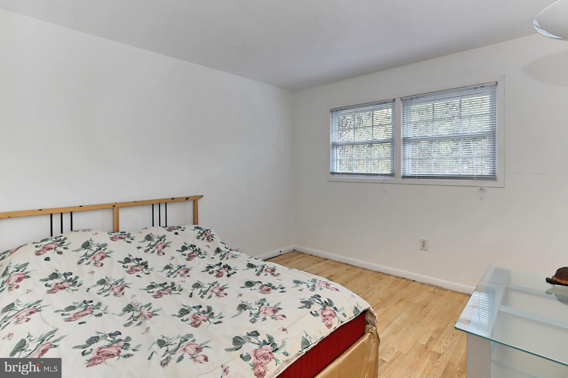 6305 Gormley Place Springfield, VA 22152 - Photo 25 of 66 4th upper level bedroom