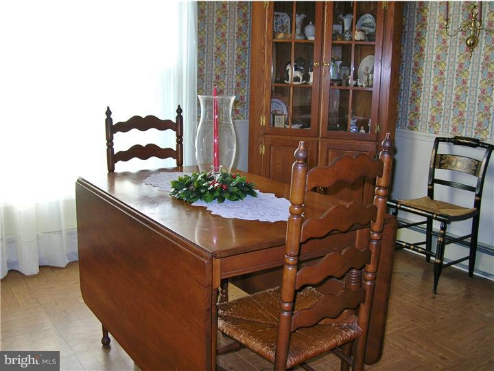 19 Tweed Road Levittown, PA 19056 - Photo 11 of 24 Dining Room