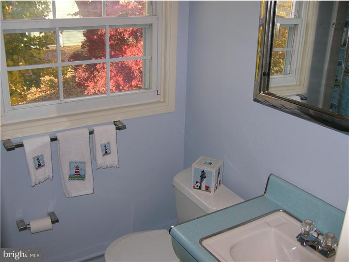 19 Tweed Road Levittown, PA 19056 - Photo 22 of 24 Bathroom