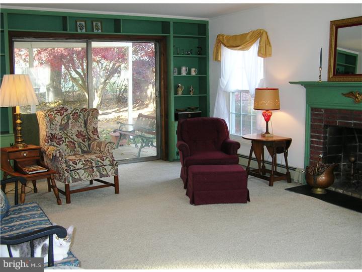 19 Tweed Road Levittown, PA 19056 - Photo 5 of 24 Living Room