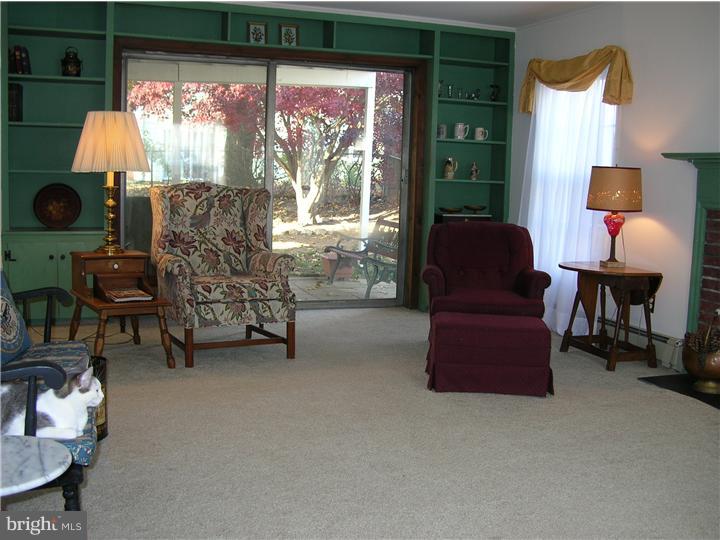 19 Tweed Road Levittown, PA 19056 - Photo 6 of 24 Living Room