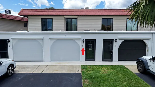 $269,000 | 5 Ocean Palm Villa North, Unit 5, Flagler Beach, FL 32136
