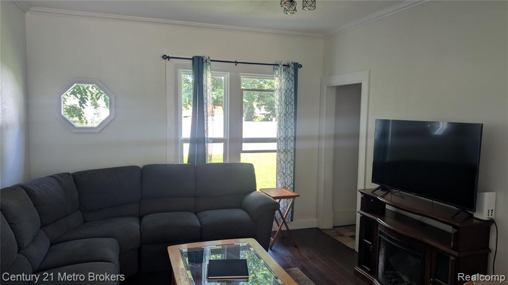 301 Mill Street Flushing, MI 48433 - Photo 5 of 33