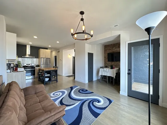 $2,600 | 908 North California Avenue, Unit 3, Chicago, IL 60622