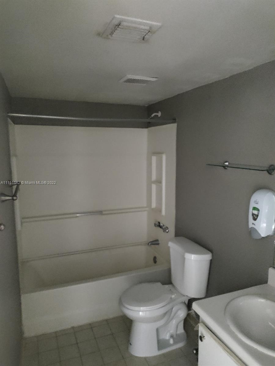 6175 Northwest 186th Street, Unit 109 Hialeah, FL 33015 - Photo 9 of 22