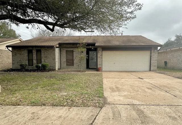 $2,250 | 7646 Western Oak Lane, Houston, TX 77040