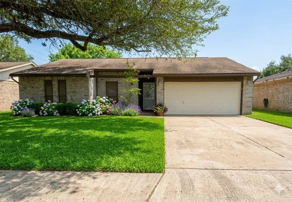 $2,000 | 7646 Western Oak Lane, Houston, TX 77040