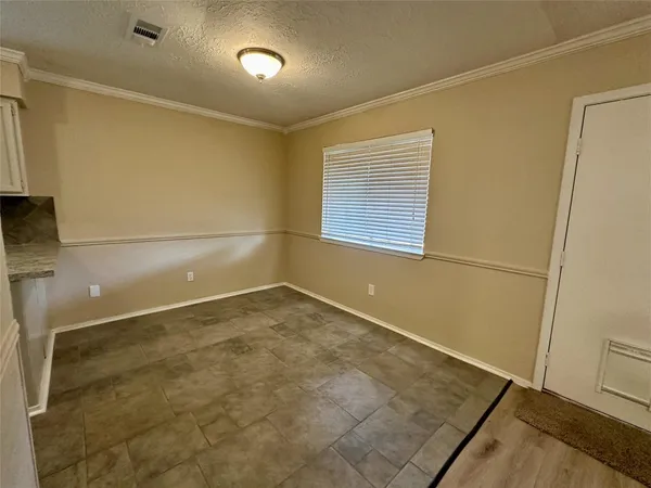 $2,000 | 7646 Western Oak Lane, Houston, TX 77040