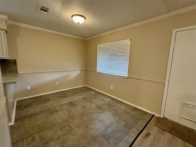 $2,250 | 7646 Western Oak Lane, Houston, TX 77040