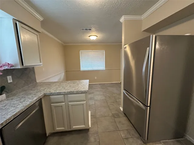 $2,250 | 7646 Western Oak Lane, Houston, TX 77040