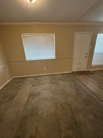 $2,250 | 7646 Western Oak Lane, Houston, TX 77040