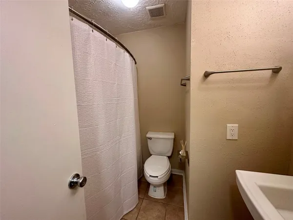 $2,000 | 7646 Western Oak Lane, Houston, TX 77040