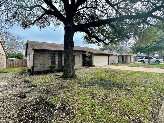 $2,250 | 7646 Western Oak Lane, Houston, TX 77040