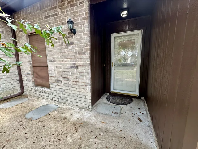 $2,250 | 7646 Western Oak Lane, Houston, TX 77040