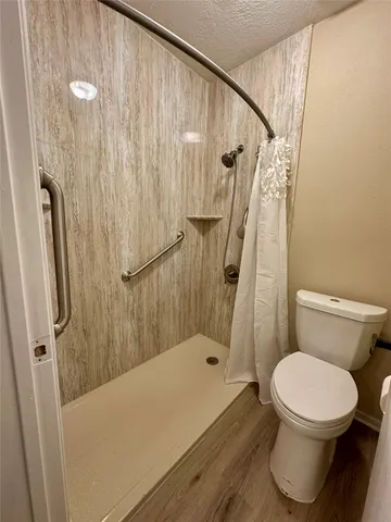 $2,250 | 7646 Western Oak Lane, Houston, TX 77040