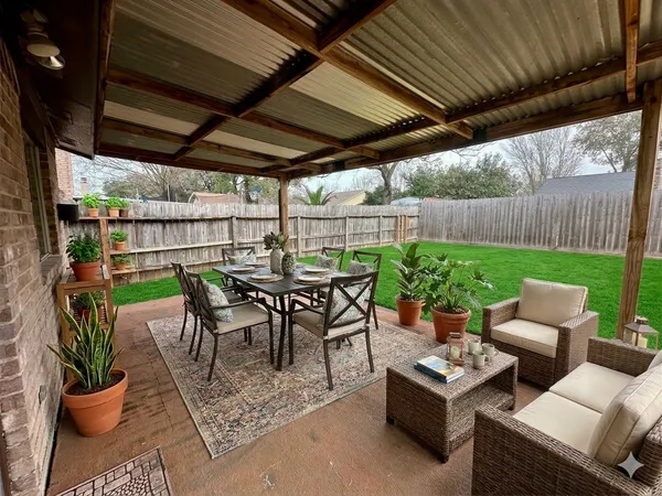 $2,100 | 7646 Western Oak Lane, Houston, TX 77040