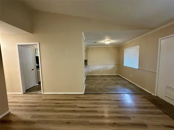 $2,000 | 7646 Western Oak Lane, Houston, TX 77040