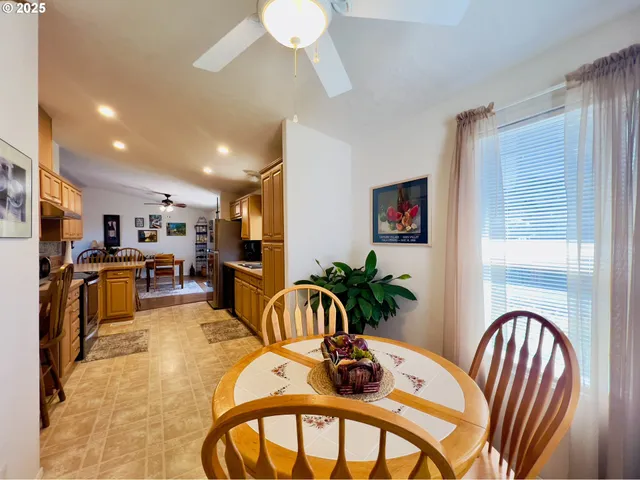 $319,900 | 104 Angelcrest Court, Roseburg, OR 97471