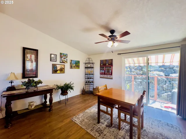 $319,900 | 104 Angelcrest Court, Roseburg, OR 97471