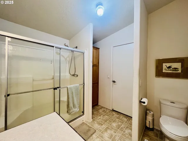 $319,900 | 104 Angelcrest Court, Roseburg, OR 97471