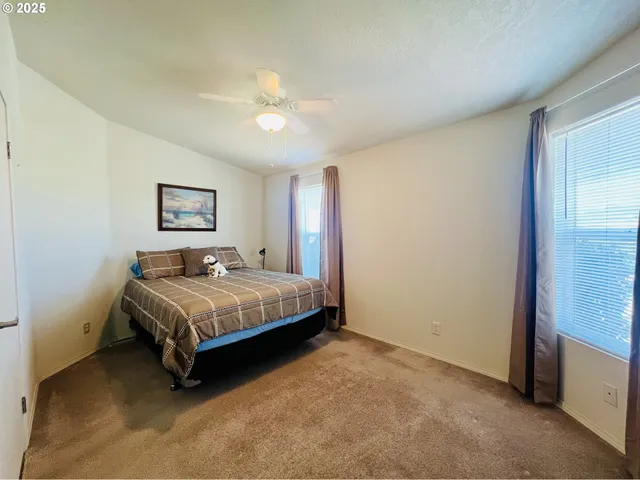 $319,900 | 104 Angelcrest Court, Roseburg, OR 97471