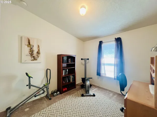 $319,900 | 104 Angelcrest Court, Roseburg, OR 97471