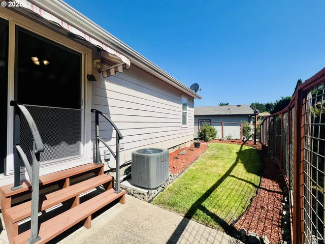 $319,900 | 104 Angelcrest Court, Roseburg, OR 97471