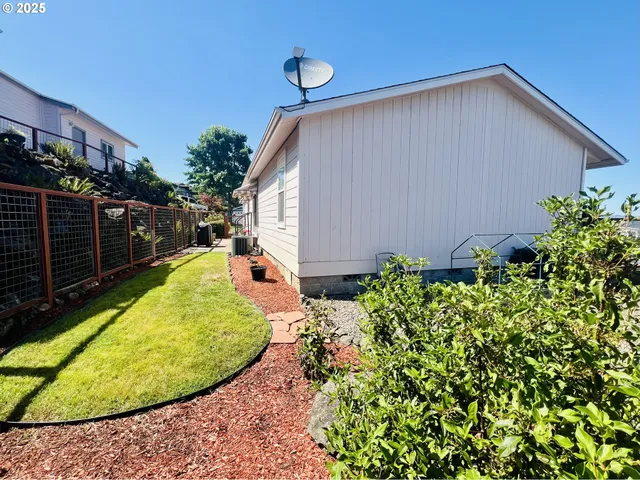 $319,900 | 104 Angelcrest Court, Roseburg, OR 97471