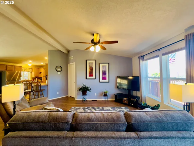 $319,900 | 104 Angelcrest Court, Roseburg, OR 97471