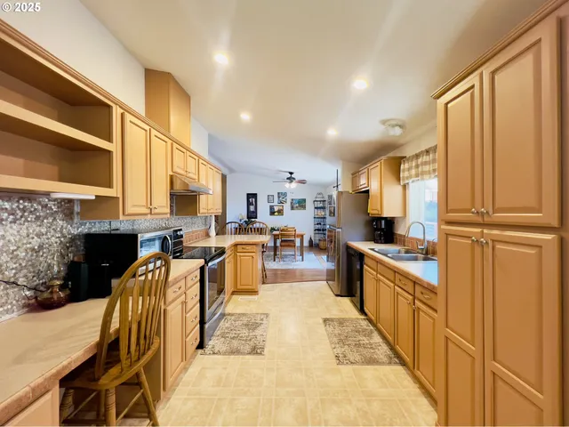 $319,900 | 104 Angelcrest Court, Roseburg, OR 97471