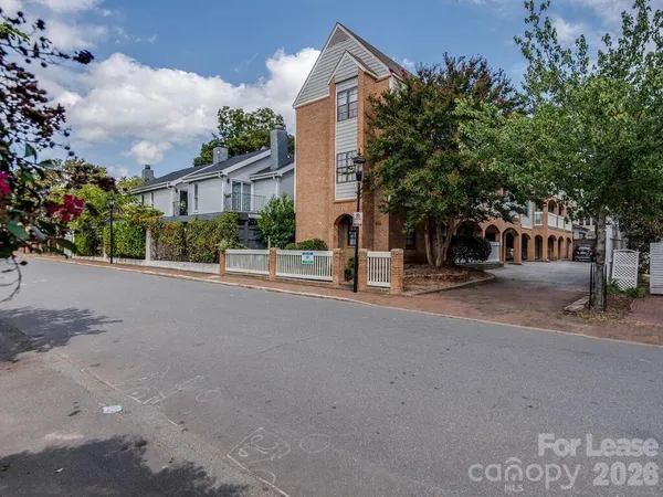$1,950 | 406 West 9th Street, Unit 301, Charlotte, NC 28202