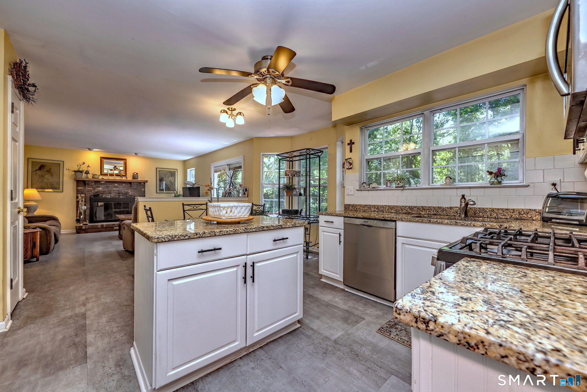 39 Lookout Hill Road Milford, CT 06461 - Photo 9 of 40