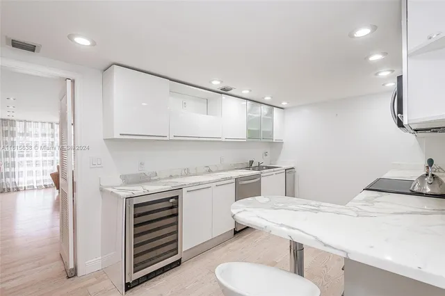 $1,140,000 | 199 Ocean Ln Drive, Unit 611, Key Biscayne, FL 33149