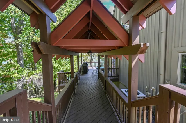 a view of entryway and hall