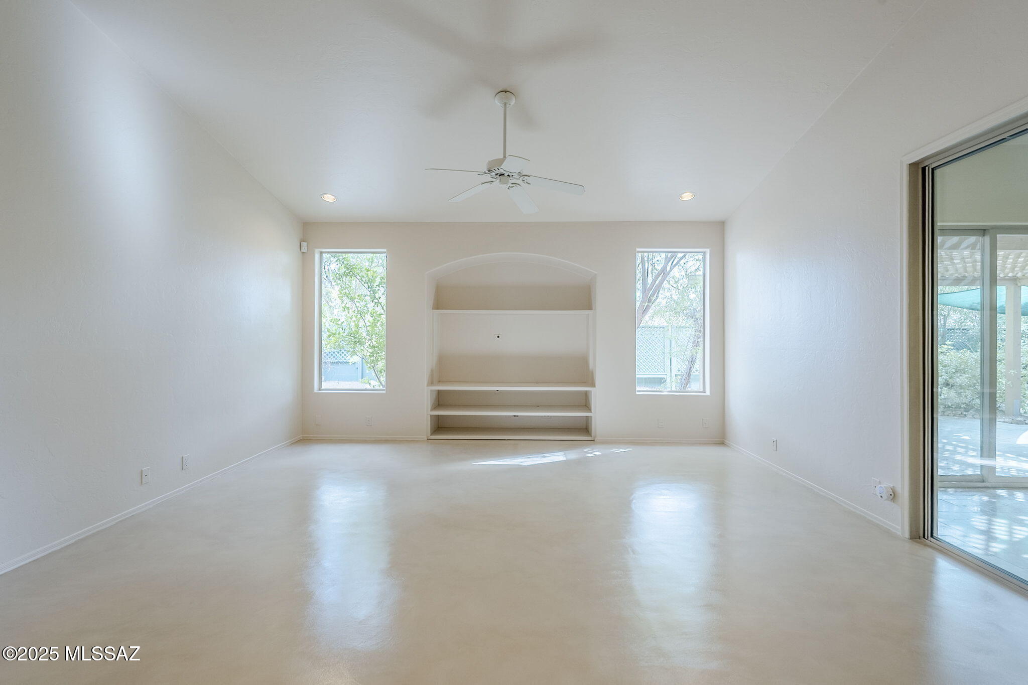 9808 East Rock Ridge Court Tucson, AZ 85749 - Photo 12 of 51 Living Room Vacant