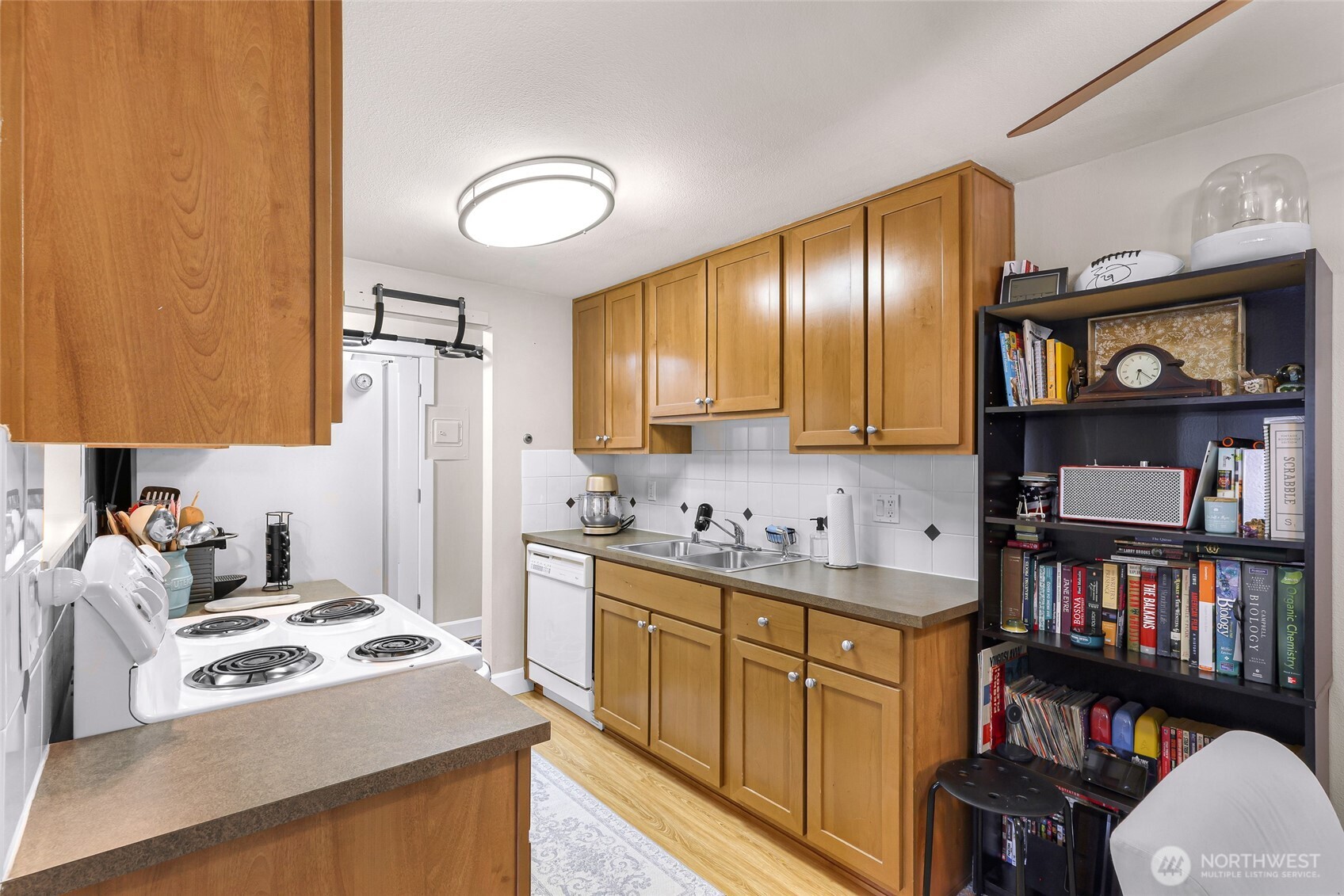 8017 234th Street Southwest, Unit 314 Edmonds, WA 98026 - Photo 6 of 27