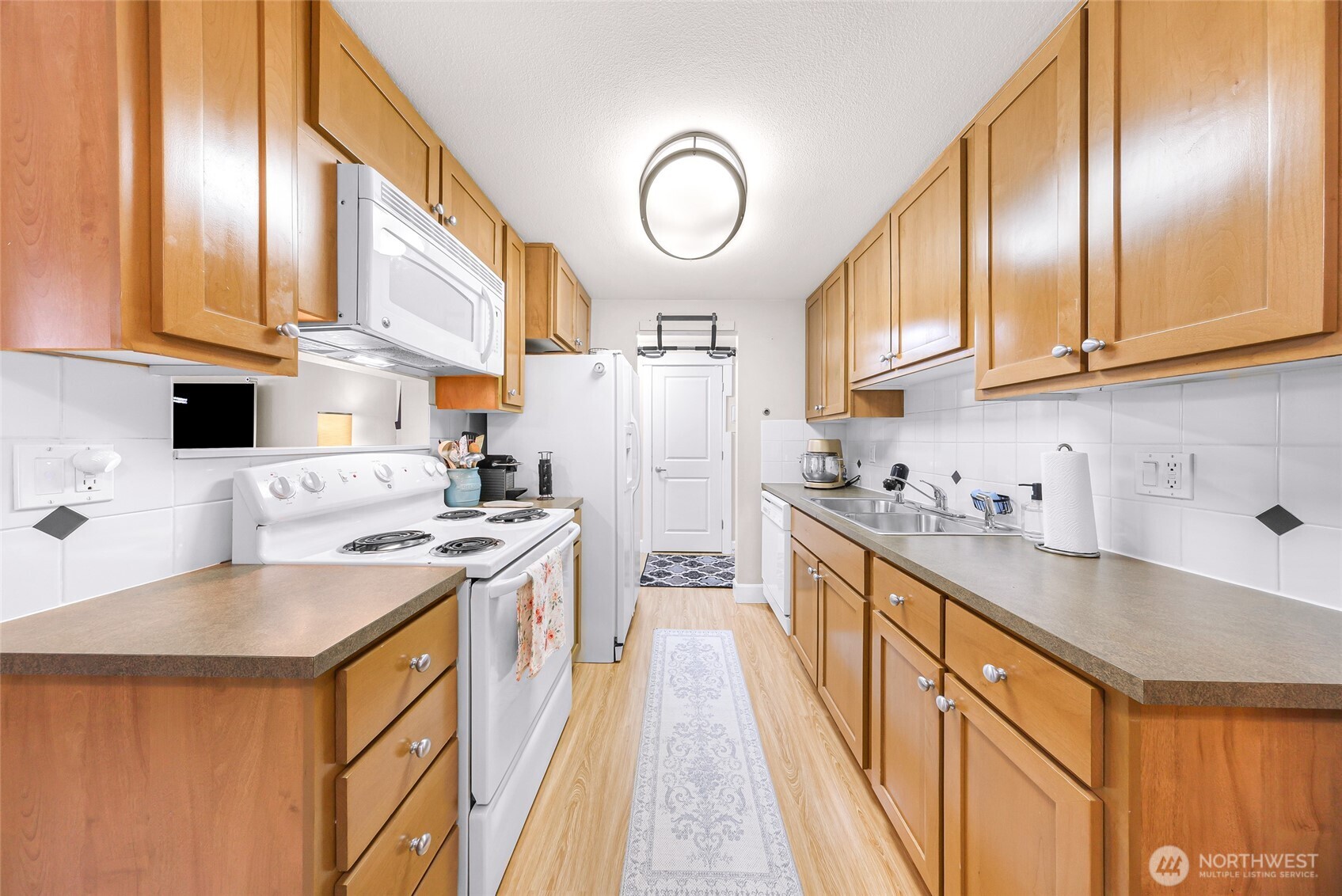 8017 234th Street Southwest, Unit 314 Edmonds, WA 98026 - Photo 8 of 27