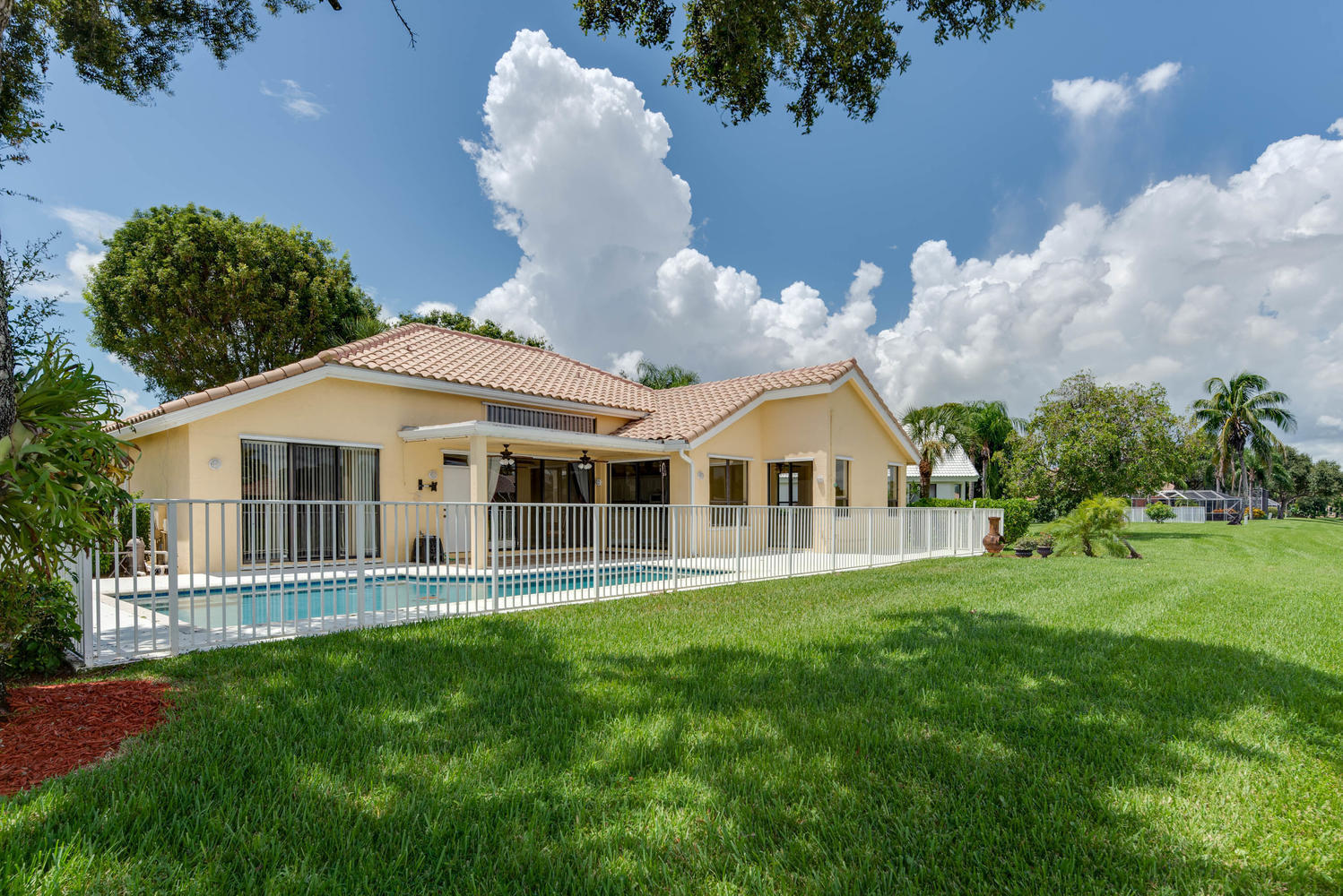 22295 Holcomb Place Boca Raton, FL 33428 - Photo 30 of 38 Exterior Rear